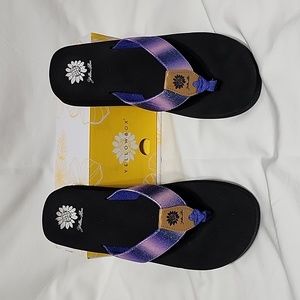 Yellowbox size 10 purple sandals.